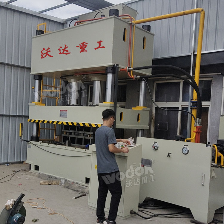 500噸四柱液壓機客戶現場試機