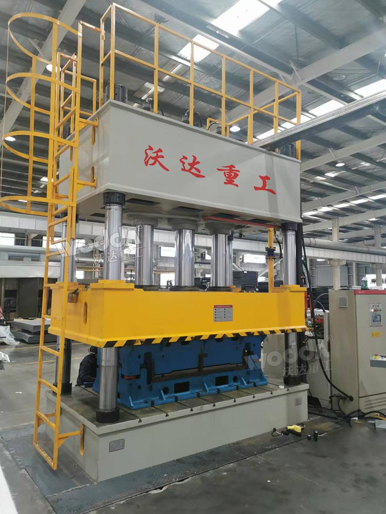 400噸汽車內飾件成型液壓機現場