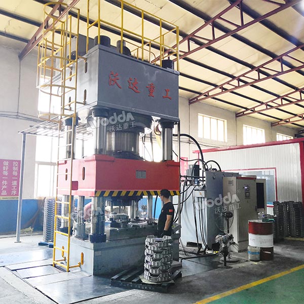 2000噸液壓機現場
