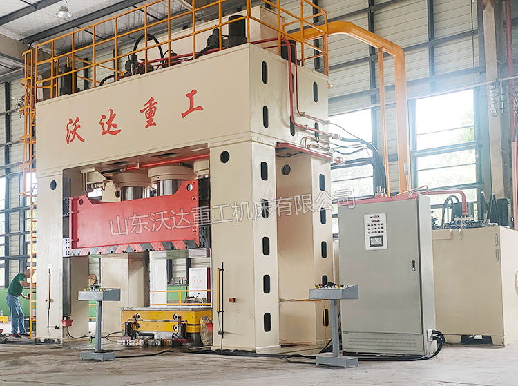2000噸框架式液壓機現場