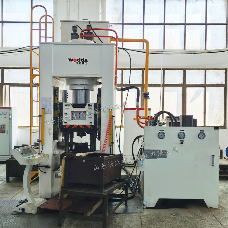 315噸金屬冷擠壓液壓機現場