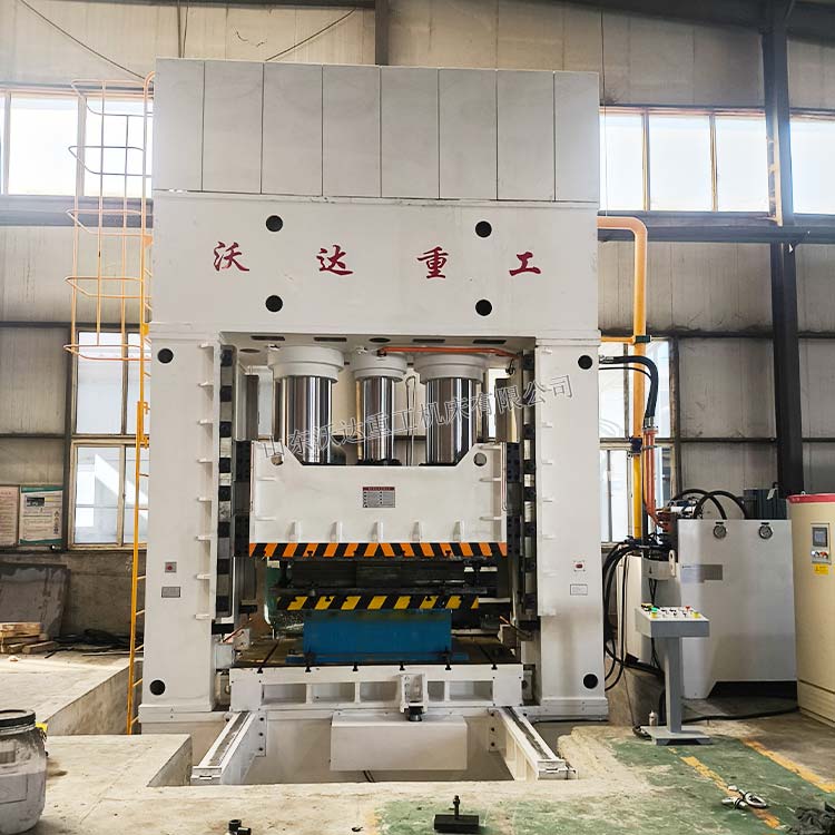 1250噸框架式液壓機現場