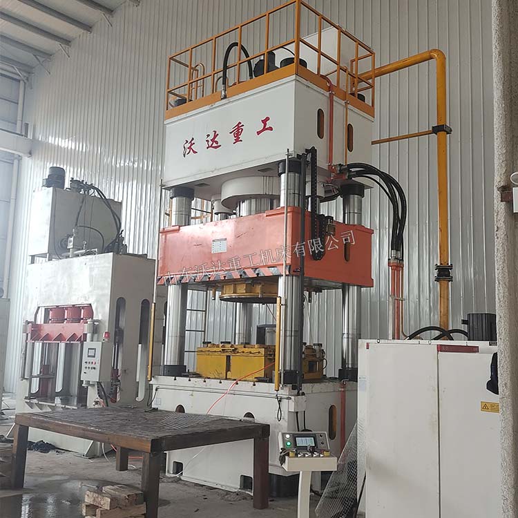 1800噸四柱液壓機現場