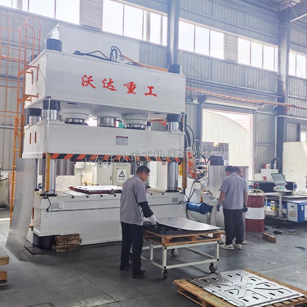 1250噸汽車(chē)配件成型液壓機(jī)
