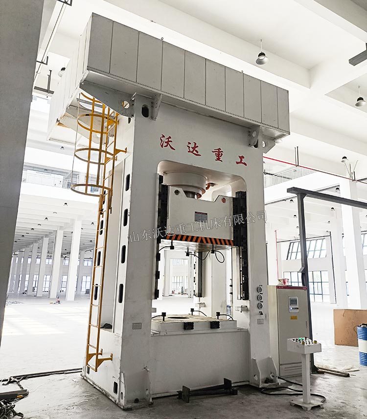 1000噸框架式液壓機現場