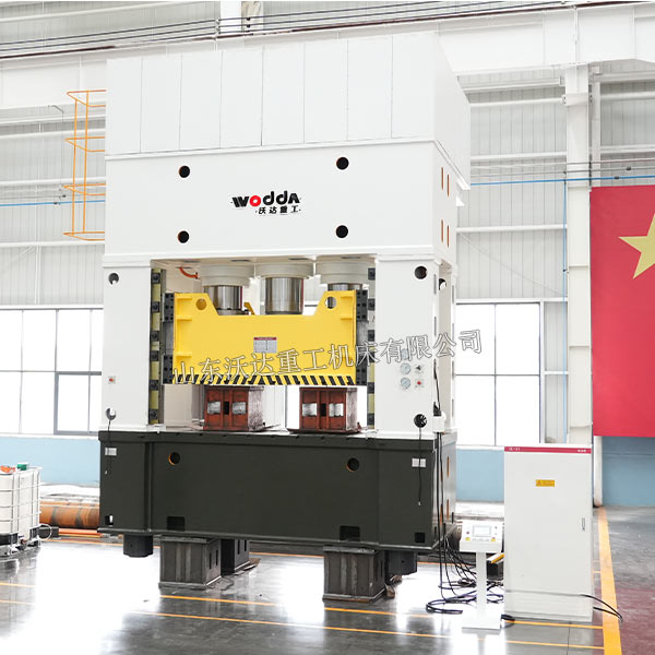 1500噸框架式液壓機車間實物